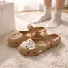 Sapatos Croc Femininos 2026 Novo Modelo de Verão para Uso Interno e Externo, Sandálias Slip-On de EVA Antiderrapantes e Resistentes a Odores para Praia e Atividades Aquáticas