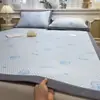 Classe de Verão a Feijão de Gelo Mat 2026 Novo Desenho Animado Mat de Seda Gelada Estilo Lençol Dobrável Dormitório de Estudante Cama de Solteiro