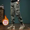 E-commerce Transfronterizo del Sudeste Asiático Pantalones Casuales de Terciopelo Grueso Otoño/Invierno para Hombre Joggers Sueltos Tendencia Americana Multibolsillo