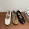 Zapatos planos bajos de una tira con punta redonda estilo francés Chuyuji para mujer, nuevo modelo de primavera en color blanco roto