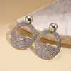 Brincos Redondos Geométricos Estilo Europeu e Americano com Strass, Exquisitos e Modernos, Luxo Leve Vintage, Brincos de Alta Qualidade para Mulheres