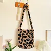 Bolsa de Ombro Feminina Estilo Novo Outono e Inverno Dongdaemun Coreano, Lã de Cordeiro Peluda, Bolsa Transversal Casual Elegante de Lã de Grande Capacidade