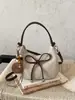 Bolso transfronterizo, diseño minimalista y único, bolso de hombro con lazo, versátil para el trabajo, bolso cruzado y un bolso de mano elegante