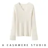Suéter de malha canelada slim fit com decote V e mangas sino em cashmere feminino, elegante e versátil, base de lã macia e confortável