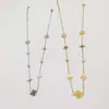 Colar Empilhável Flor da Sorte de Trevo Oco com Zircônia Versátil Moda Estilo Artístico Zircônia com Cravação de Diamante Ouro