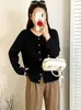 Top redondo com recorte vazado, modelagem solta, para mulheres plus size, jaqueta de manga longa, estilo outono 2026, cardigã de tricô para mulheres plus size