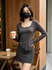 Camiseta de Manga Larga para Mujer, Diseño Irregular de Otoño e Invierno, Top Sexy, Estilo de Nicho, Corte Ajustado, Cuello Redondo, Camiseta para Capas Interiores
