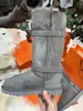 Botas de neve longas forradas com pele para mulheres, novo estilo de inverno 2026, sola grossa, cinza, com fleece adicionado, pele espessada, botas de algodão de cano alto