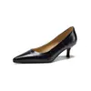 Sapatos Salto Agulha Bico Fino Três Cores Super Bonitos, Novo Modelo Primavera 2026, Sapatos Baixos de Couro Bovino com Padrão de Enguia, Sapatos Sociais de Salto Médio para Trabalho