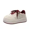 Zapatillas Blancas de Mujer con Suela Gruesa para Aumentar la Altura, Nuevo Modelo Otoño 2026, Zapatos Deportivos Casuales Versátiles para Mujeres Bajitas, Populares Zapatos de Tabla de Cuero Suave