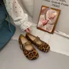 Zapatos Mary Jane de gamuza estilo francés para mujer, colección otoño 2026, zapatos bajos retro de punta cuadrada, zapatos planos de piel suave