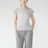 Camiseta de Manga Corta Plegada a Mano para Mujer Miyake Diseño de Nicho Verano Nuevo Cuello Semiabierto Top de Plisado de Alta Gama