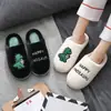 Pantuflas de Felpa de Algodón de Dibujos Animados para el Hogar Interior Antideslizantes Zapatos de Algodón de Suela Gruesa Lindos Zapatos de Confinamiento Zapatos de Algodón Venta al por Mayor