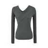T406-26 Otoño Retro Suave Irregular Cruzado Hombro Descubierto Hombro Inclinado Cuello en V Ajustado Camiseta de Punto Base Capa Base