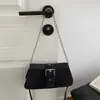 Bolsa de mão pequena fosca de alta qualidade para mulheres, nova bolsa de ombro versátil e da moda para o dia a dia 2026, bolsa transversal de luxo leve e estilosa