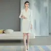 Vestido Blanco Profesional con un Elegante Estilo Femenino, Atuendo de Negocios Nuevo Estilo, Vestido Adelgazante con un Toque de Lujo, Adecuado para Entrevistas de Presentadores y Ropa Formal