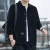 Camisa de manga larga para hombre de otoño e invierno, chaqueta camisa de pana gruesa con forro polar, nueva prenda superior casual de trabajo con bolsillos