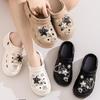 Chinelos Grossos de Verão em EVA para Atacado, Sapatos Fechados Fofos de Desenho Animado para Mulheres, Sapatos Confortáveis para Praia e Exterior