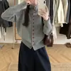 Jaqueta Cardigan Tricotada 2026 outono e inverno cor color block abotoada suéter casual gola alta top feminino estilo coreano falso duas peças