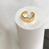 Anillo abierto liso cóncavo-convexo europeo y americano para mujer, anillo ajustable con temperamento de nicho, anillo de dedo con comida de viento frío, estilo similar