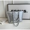 Bolsa Grande Capacidade Feminina 2026 Nova Moda Primavera e Verão Bolsa de Ombro Matelassê Bolsa Tote Texturizada Tendência Feminina para o Dia a Dia