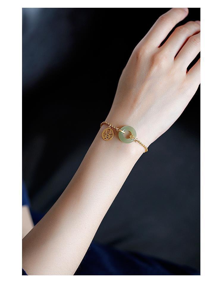 智贝详情图_11原创s925度银镀金手链女天然和田玉平安扣碧