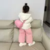 Conjunto de jaqueta acolchoada de algodão quente e calça de algodão rosa para meninas outono e inverno de 2026, conjunto de duas peças de jaqueta acolchoada de algodão floral e calça de algodão para bebês meninas