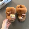 Pantuflas de Algodón tipo Birkenstock de Peluche de Dibujos Animados para Mujer Calzado de Exterior Suela Suave Antideslizantes de Punta Cerrada Lindas Cálidas para Persona Perezosa Zapatos de Peluche para Mujer