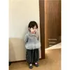 ¡Limón Salado Blogger de Moda Siete! Conjunto elegante de cárdigan de punto para niña con suéter de malla y pantalones de lunares