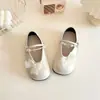 Sapatos de Couro Doces e Simples Estilo Coreano para Meninas Nova Coleção Primavera e Outono 2025 Sapatos Versáteis de Solado Macio Sapatilhas Modernas para Crianças Mais Velhas