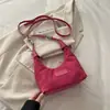 Bolsa de Mão de Luxo Feminina 2026 Primavera Nova Bolsa de Ombro para o Dia a Dia Moda Simples Design de Nicho Bolsa Tote Pequena de Ombro Único
