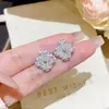 Pendientes de Botón de Trébol de Cuatro Hojas de Diamante Completo de Moda, Pendientes Minimalistas de Aguja de Plata de Alta Gama de Nicho, Versátiles para el Trabajo, Pendientes Elegantes