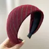 Faixa de Cabeça Larga Listrada Estilo Vintage para Mulheres 2025 Nova Faixa de Cabelo Presilha de Cabelo com Topo Alto Acessório de Cabelo da Moda