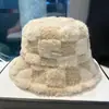 Sombrero de Pescador a Cuadros de Lana de Cordero Estilo Japonés para Mujer, Engrosado para Otoño e Invierno, Sombrero de Cubo Cálido y Moderno con Letras, Hace que la Cara Parezca Más Pequeña