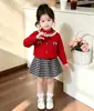 Conjunto de suéter para meninas outono e inverno novo estilo saia xadrez estilo Coco Chanel conjunto de tricô saia de terno vestido de princesa versão coreana para bebê estiloso