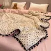 Conjunto Popular Estilo Fresco com Pompons Pequenos de Quatro Peças Conjunto de Três Peças de Algodão Fofo Estilo Ins Capa de Edredom Cartoon Capa de Colcha de Gaze Bolha Fofa