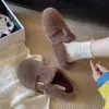 Chinelos peludos de sola grossa para aumentar a altura para mulheres, sapatos estilo Birkenstock, novas pantufas de algodão fechadas na ponta, peludas, da moda para outono e inverno, para uso externo