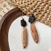 Pendientes redondos geométricos de madera con pasador de plata de estilo étnico retro, ganchos para orejas de diseño único, pendientes de moda y versátiles