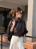 Jaqueta curta de couro feminina vintage, novo estilo primavera/outono 2026, gola alta, estilo europeu, jaqueta biker PU petite, moderna