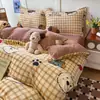 Juego de sábanas de invierno de cuatro piezas, con forro polar y engrosado, hecho de terciopelo de leche, adecuado para camas individuales o dobles, ideal para dormitorios estudiantiles y habitaciones.; también disponible como conjunto de tres piezas