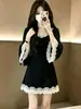 Vestido Negro de Encaje Patchwork Estilo Hepburn para Mujer Otoño 2026 Nuevo Francés Súper Bonito Falda Corta de Corte A
