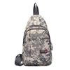 Bolsa de Peito Camuflada Estilo Coreano Masculino Bolsa de Ombro Masculina Mochila Pequena Esportiva Casual Furos para Fones de Ouvido Bolsa Masculina Transversal Bolsa Masculina