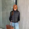 2026 Nueva Moda Versátil Chaqueta de Algodón Acanalada para Personas Bajitas, Estilo Coreano Corta Ajustada con Capucha Casual Abrigo de Algodón