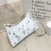 Bolsa Feminina 2022 Nova Liso Bordado Ombro Axila Casual Celular Pequena Quadrada Bolsa de Presente Tendência
