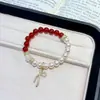 Pulseira Exclusiva de Cristal Branco Transparente com Ágata Vermelha Natural e Pérolas Swarovski para Mulheres, Estilo Luxo Leve de Alta Qualidade