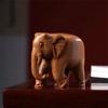 India sándalo de montaña viejo auspicioso dios elefante adornos de talla de madera talla de sándalo viejo pequeño elefante mesa de té mascota de té adornos artesanías