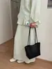 Bolsa de Ombro Cesta Tecida Vazada em Couro Macio Estilo Coreano para Mulheres, Bolsa de Mão Tote de Ombro Elegante de Nicho para Férias