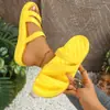 Sandalias de moda casual para mujer 2025 nuevo modelo de suela plana transfronterizas de una tira vacaciones playa chanclas de suela gruesa para parejas verano uso exterior