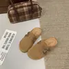 Novos sapatos slip-on retrô para 2026, para primavera e outono, projetados para mulheres baixinhas, com sola grossa e estilo meia-chinelo