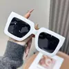 Óculos de Sol Quadrados da Moda 2025 para Homens e Mulheres Óculos com Corrente Dourada Óculos Anti-UV Fabricante Atacado